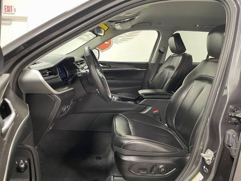 Used 2023 Jeep Grand Cherokee Limited AWD/4WD image 12