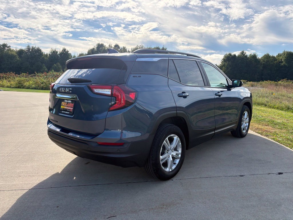 Used 2024 GMC Terrain SLE w/ Driver Convenience Package FWD image 9
