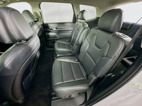 Used 2025 Kia Telluride S image 28