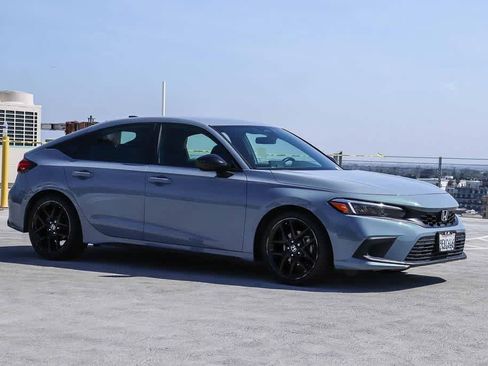 Used 2023 Honda Civic Sport image 3