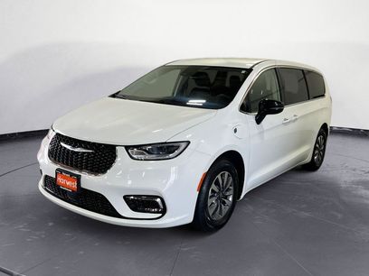 Used 2024 Chrysler Pacifica Limited