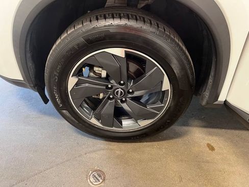 Used 2024 Nissan Rogue SV FWD image 30