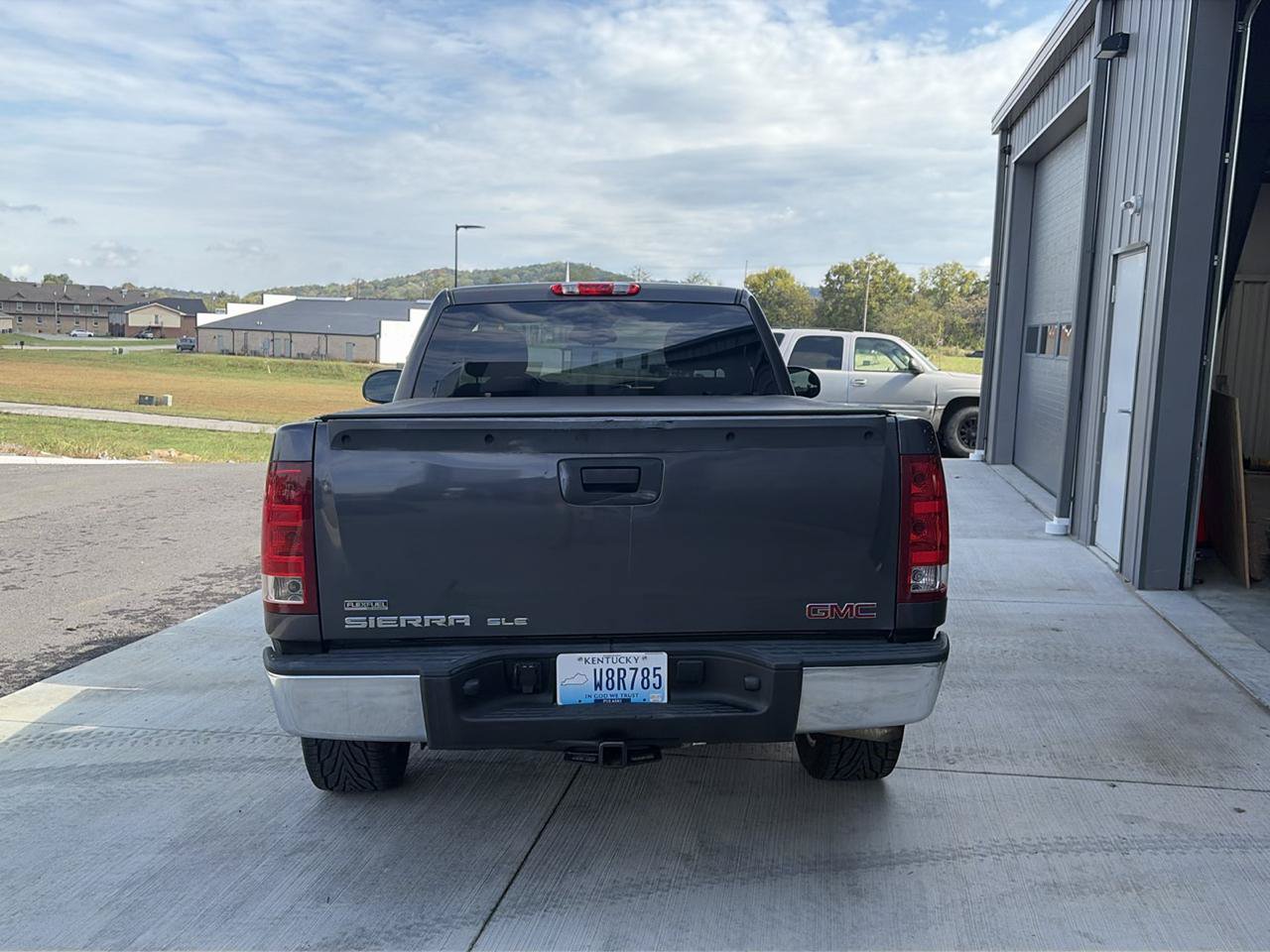 Used 2010 GMC Sierra 1500 SLE RWD image 4
