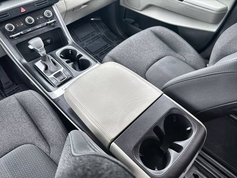 Used 2022 Kia Carnival LX FWD image 21