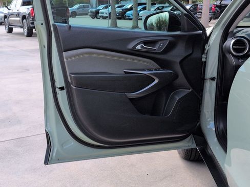 Used 2025 Chevrolet Trax ACTIV w/ Driver Confidence Package FWD image 8