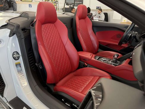 Used 2022 Audi R8 V10 w/ Carbon Exterior Package image 12