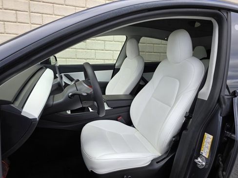 Used 2021 Tesla Model Y Long Range image 22