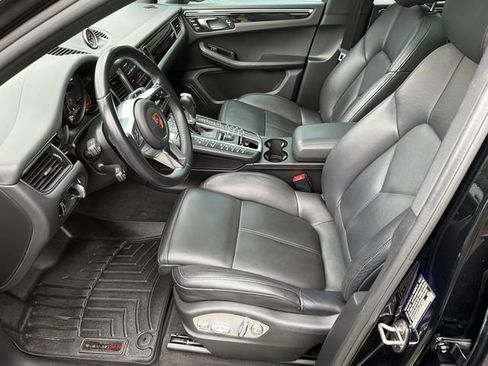 Used 2018 Porsche Macan AWD/4WD image 11