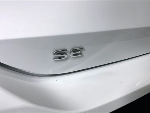 Used 2025 Volkswagen Tiguan SE AWD/4WD image 31