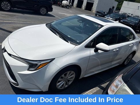 Used 2025 Toyota Corolla XLE FWD image 1