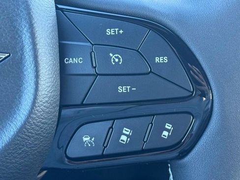 New 2026 Chrysler Pacifica Select AWD/4WD image 18