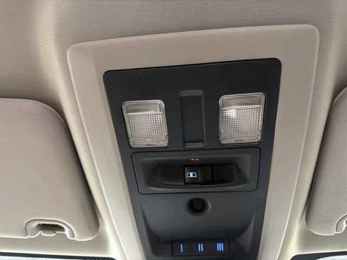 Used 2019 RAM 1500 Classic SLT w/ SLT Plus D←cor Group AWD/4WD image 31