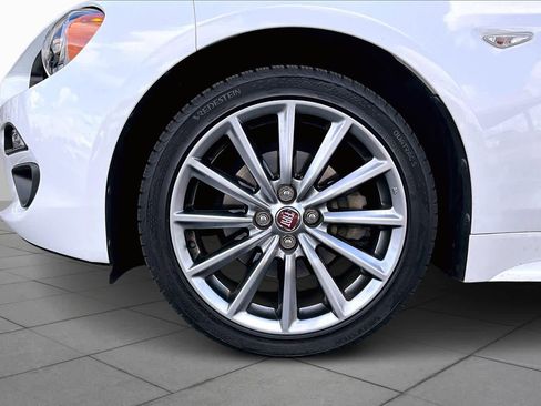 Used 2018 FIAT 124 Spider Lusso image 11