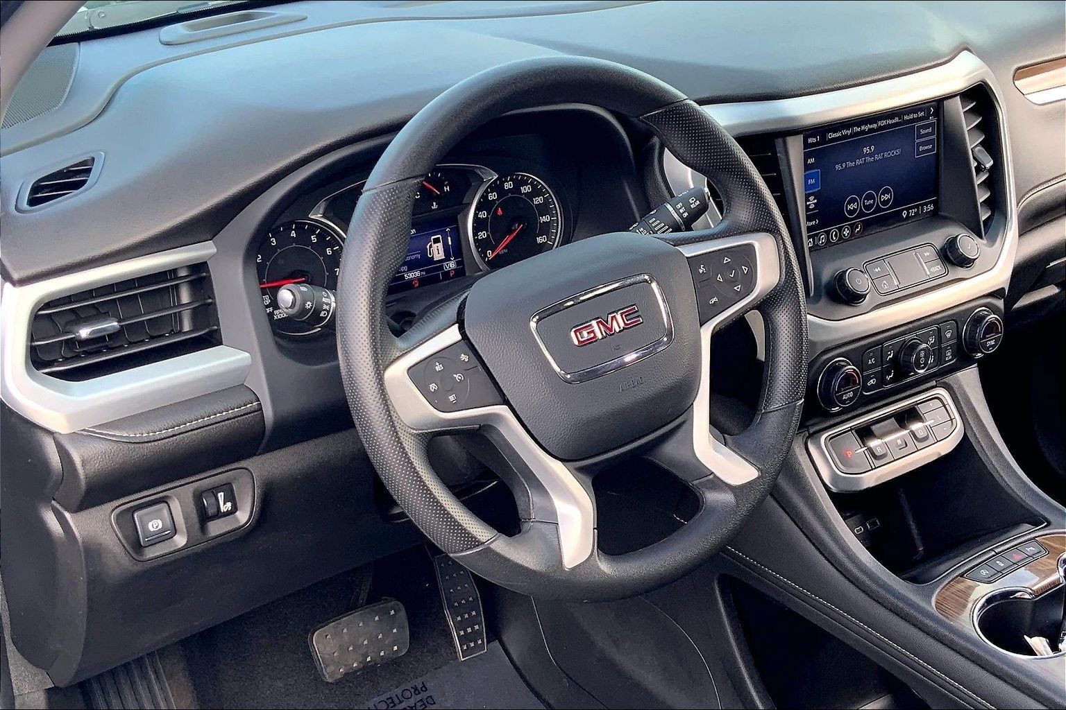 Used 2021 GMC Acadia SLE AWD/4WD image 16