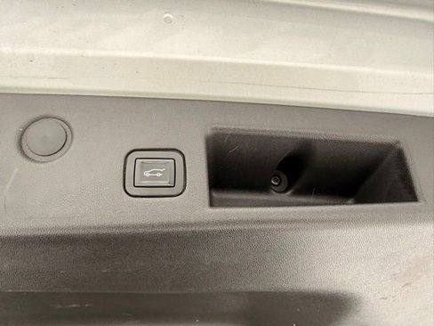 Used 2019 Chevrolet Equinox LT w/ Driver Convenience Package image 47