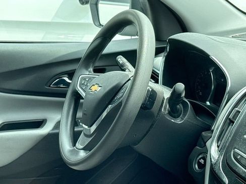 Used 2022 Chevrolet Equinox LS w/ LS Convenience Package FWD image 11