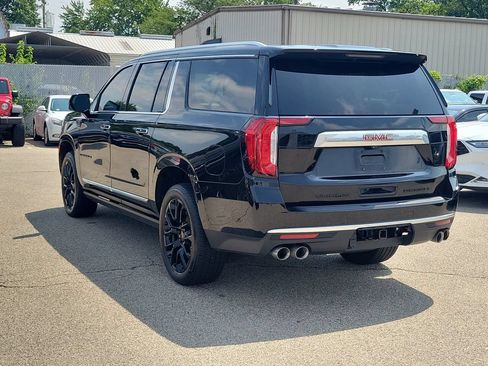 Used 2023 GMC Yukon XL Denali w/ Denali Reserve Package AWD/4WD image 3