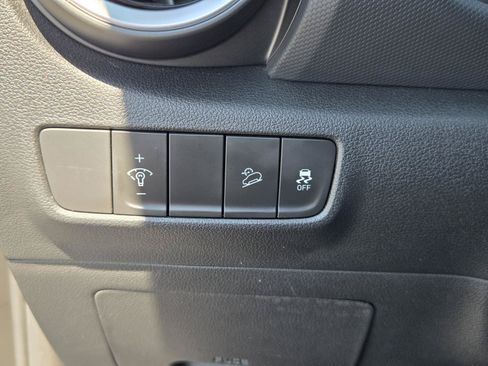Used 2022 Hyundai Kona Limited FWD image 18
