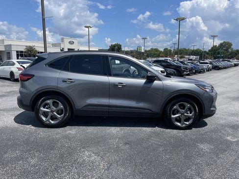 Used 2025 Ford Escape ST-Line FWD image 2