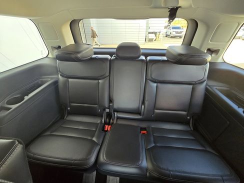 Used 2025 Ford Expedition Platinum w/ Driver's Package image 18