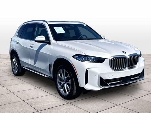 Used 2025 BMW X5 xDrive50e w/ Premium Package AWD/4WD image 3