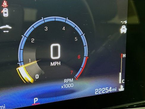 Certified 2025 Chevrolet Trax RS w/ Sunroof Package image 12