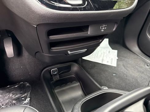 New 2026 Chrysler Pacifica Select image 23