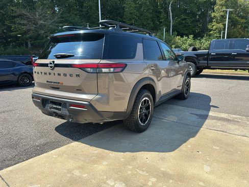 Certified 2023 Nissan Pathfinder Rock Creek image 3