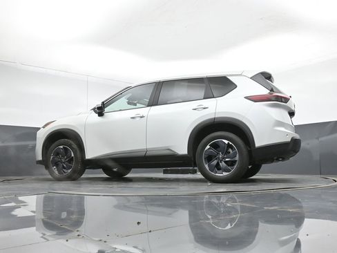 Used 2025 Nissan Rogue SV image 42