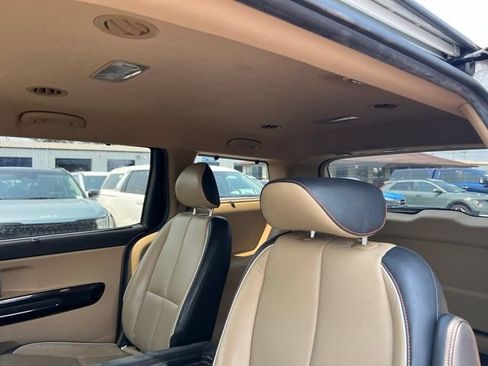 Used 2016 Kia Sedona SX FWD image 13
