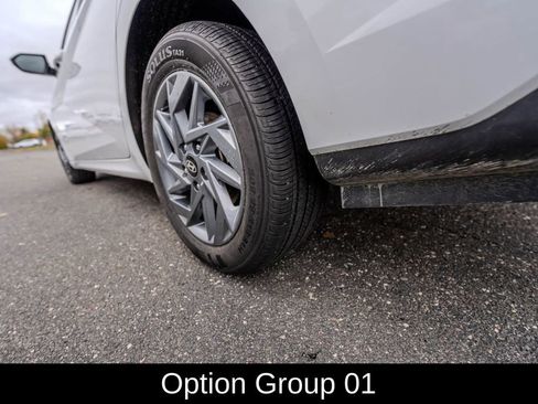 Certified 2024 Hyundai Elantra SEL image 12