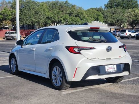 Used 2026 Toyota Corolla SE FWD image 3