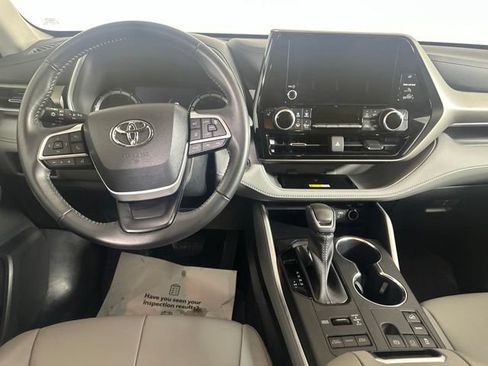 Used 2023 Toyota Highlander XLE AWD/4WD image 20
