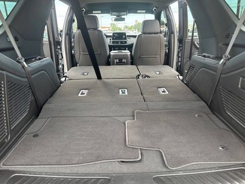 Used 2022 GMC Yukon SLT w/ SLT Luxury Package AWD/4WD image 27
