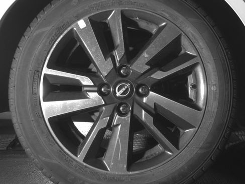 Used 2025 Nissan Versa SV image 15