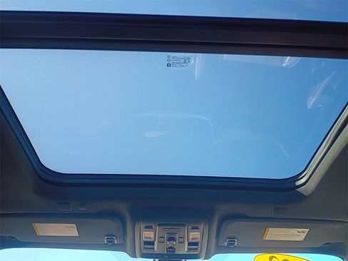 Used 2022 Chevrolet Suburban High Country w/ Premium Package image 20