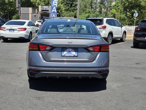 Used 2025 Nissan Altima 2.5 SV FWD image 6