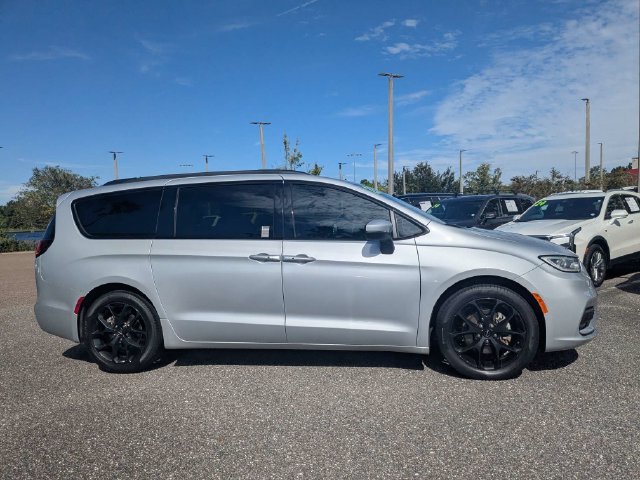 Used 2023 Chrysler Pacifica Touring-L w/ S Appearance Package FWD image 3