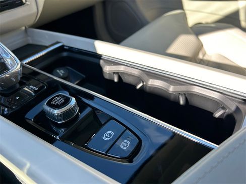 New 2026 Volvo XC60 B5 Ultra w/ Protection Package Premier image 20