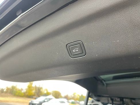 Used 2021 Chevrolet Tahoe High Country w/ Premium Package image 35