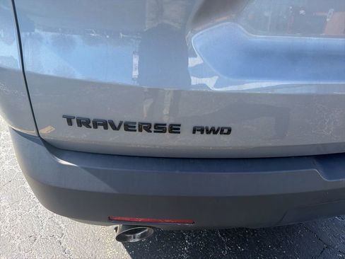 Used 2023 Chevrolet Traverse RS image 4