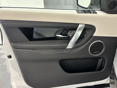 Used 2024 Land Rover Discovery Sport S image 10