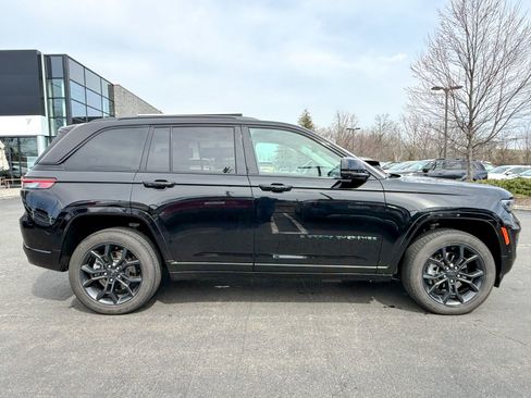 Used 2023 Jeep Grand Cherokee 30th Anniversary image 4