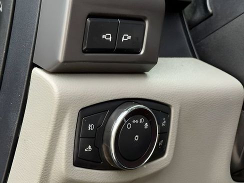 Used 2019 Ford F350 XLT w/ XLT Premium Package AWD/4WD image 25