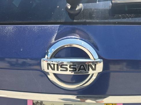 Used 2018 Nissan Rogue SV w/ Premium Package FWD image 5