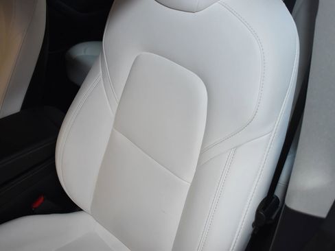 Used 2022 Tesla Model Y Long Range image 13