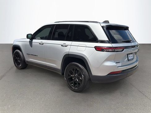 Used 2024 Jeep Grand Cherokee Altitude AWD/4WD image 6
