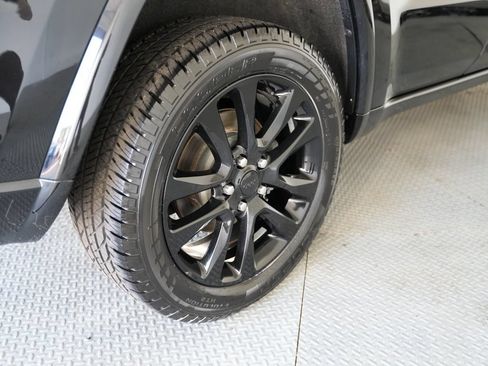 Used 2018 Jeep Grand Cherokee Altitude AWD/4WD image 51