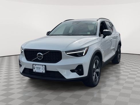 Certified 2026 Volvo XC40 B5 Plus w/ Protection Package Premier image 2