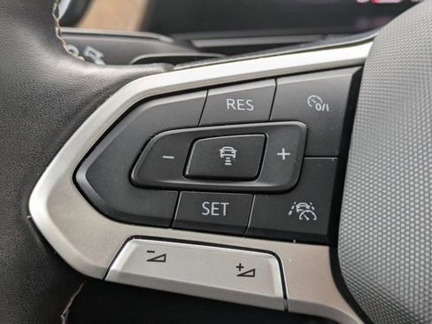 Used 2025 Volkswagen Atlas SE image 21